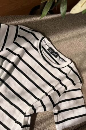 ابيض مقلم اسود